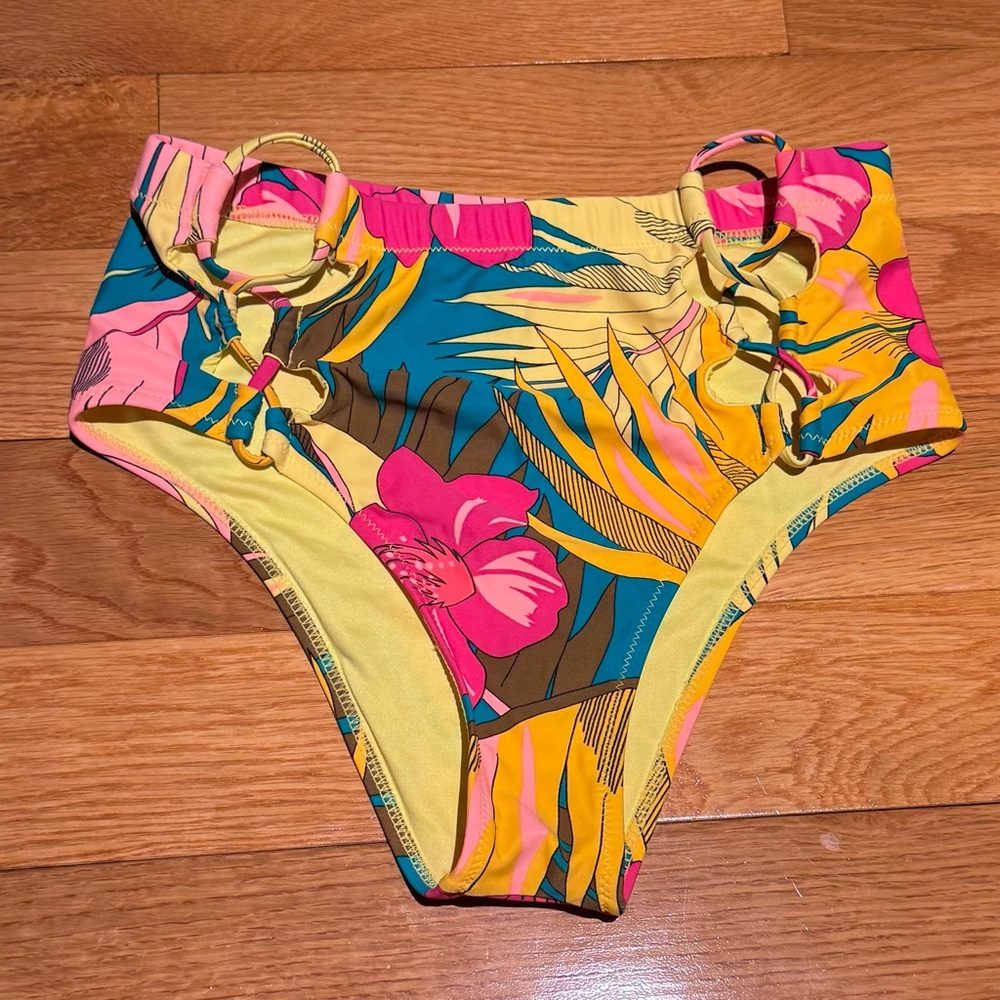 Volcom bikini bottoms, size medium